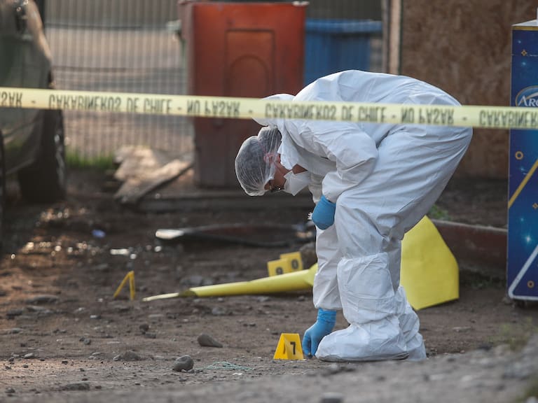 13 DE JULIO DE 2025 / SANTIAGO
Una balacera termina con doble homicidio en canchas de de club deportivo Juventudes San Martín en Colina
La brigada de homicidio de la PDI y la fiscalía ECOH realizan pericias en el lugar
FOTO: DIEGO MARTIN / AGENCIAUNO