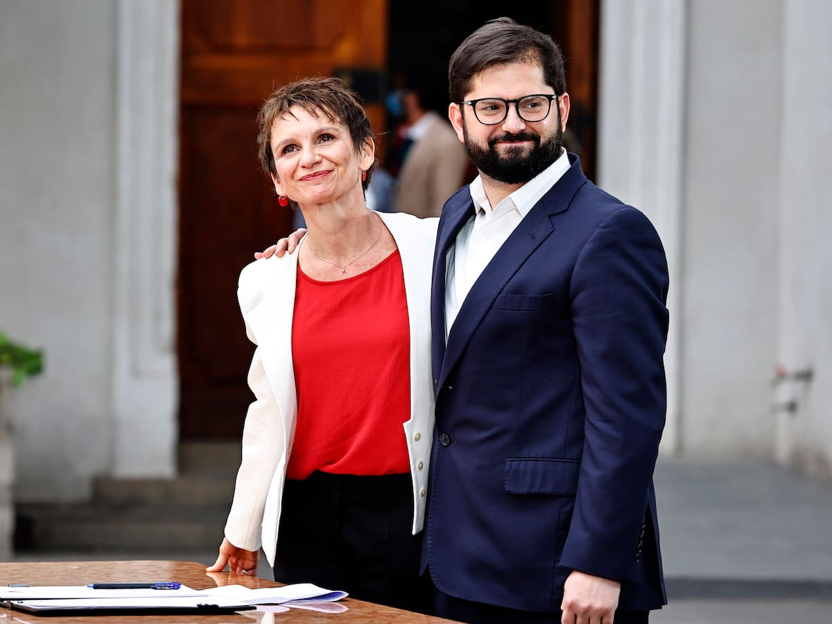 Presidente Boric respalda a Carolina Tohá: “Sería bueno preguntar a los defensores de la AC cómo contradicen al exgeneral director de Carabineros”