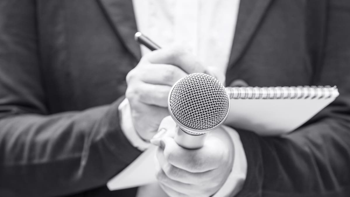 Luto en las comunicaciones: confirman muerte de conocido periodista chileno
