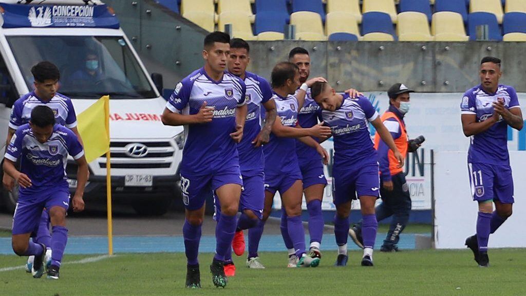 30 DE ENERO DE 2021/CONCEPCION, durante el partido valido por el Campeonato de Segunda Division 2020, entre Fernandez Vial vs Deportes Concepcion, disputado en el Estadio Ester Roa Rebolledo.
FOTO: FELIPE VENEGAS/AGENCIAUNO