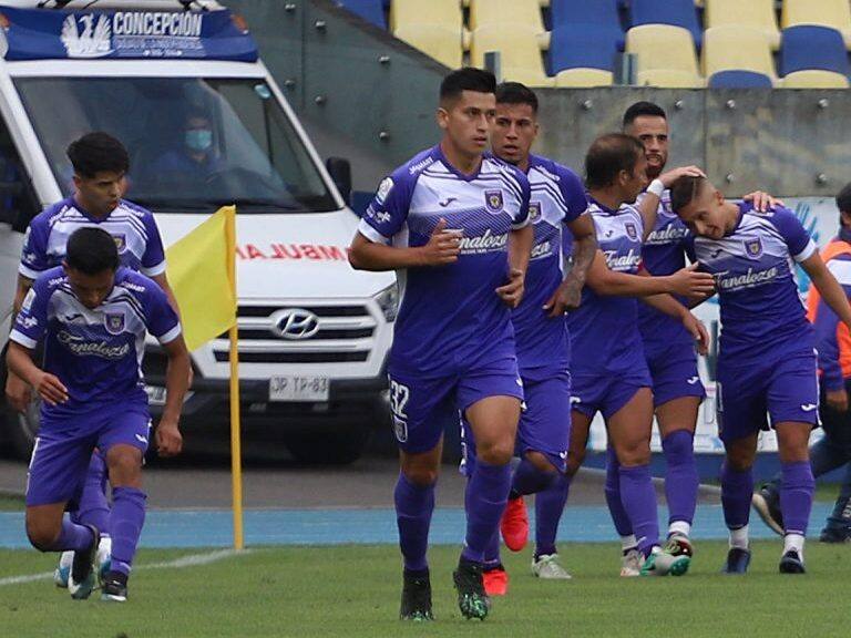 30 DE ENERO DE 2021/CONCEPCION, durante el partido valido por el Campeonato de Segunda Division 2020, entre Fernandez Vial vs Deportes Concepcion, disputado en el Estadio Ester Roa Rebolledo.
FOTO: FELIPE VENEGAS/AGENCIAUNO