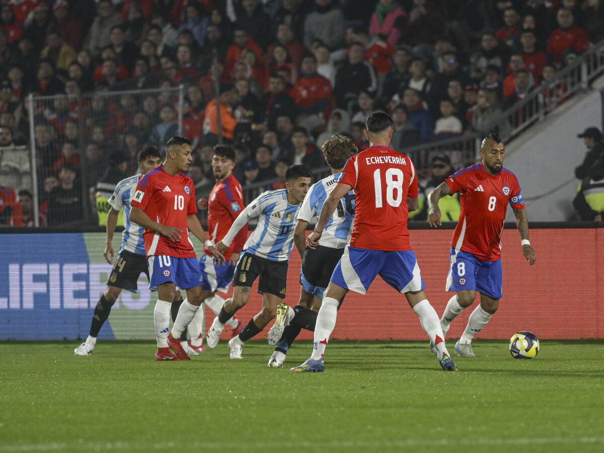 A menos de 12 horas de la derrota con Argentina, Arturo Vidal deja la concentración de Chile
