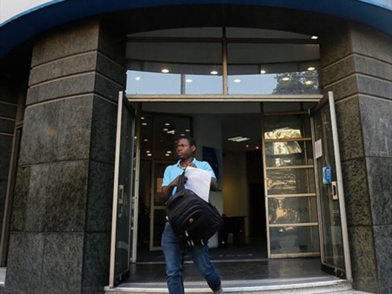 Beneficiarios de Fonasa podrán pedir a certificados en sucursales de CorreosChile