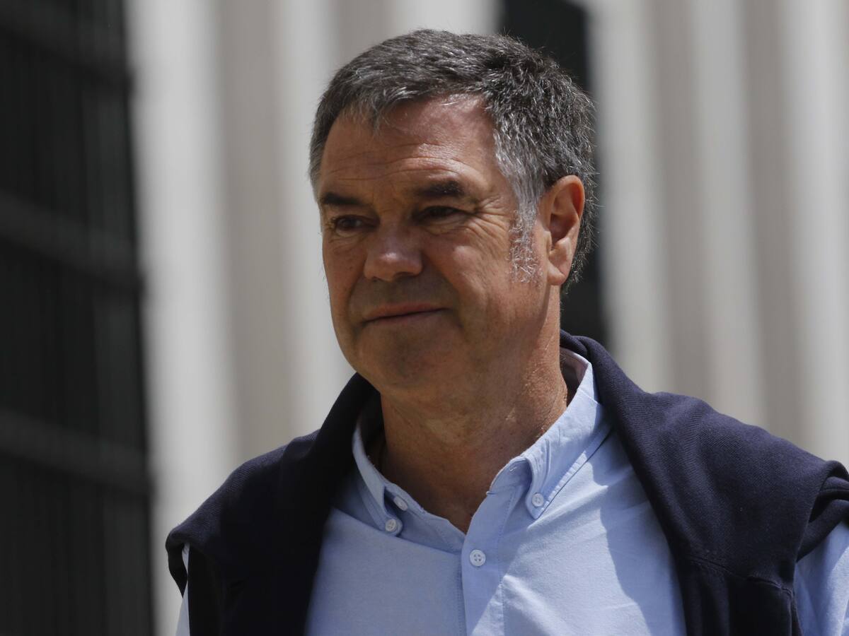 Senador Ossandón (RN) presenta denuncia tras ser mencionado en chats entre Hermosilla y Guerra por caso en su contra de tráfico de influencias