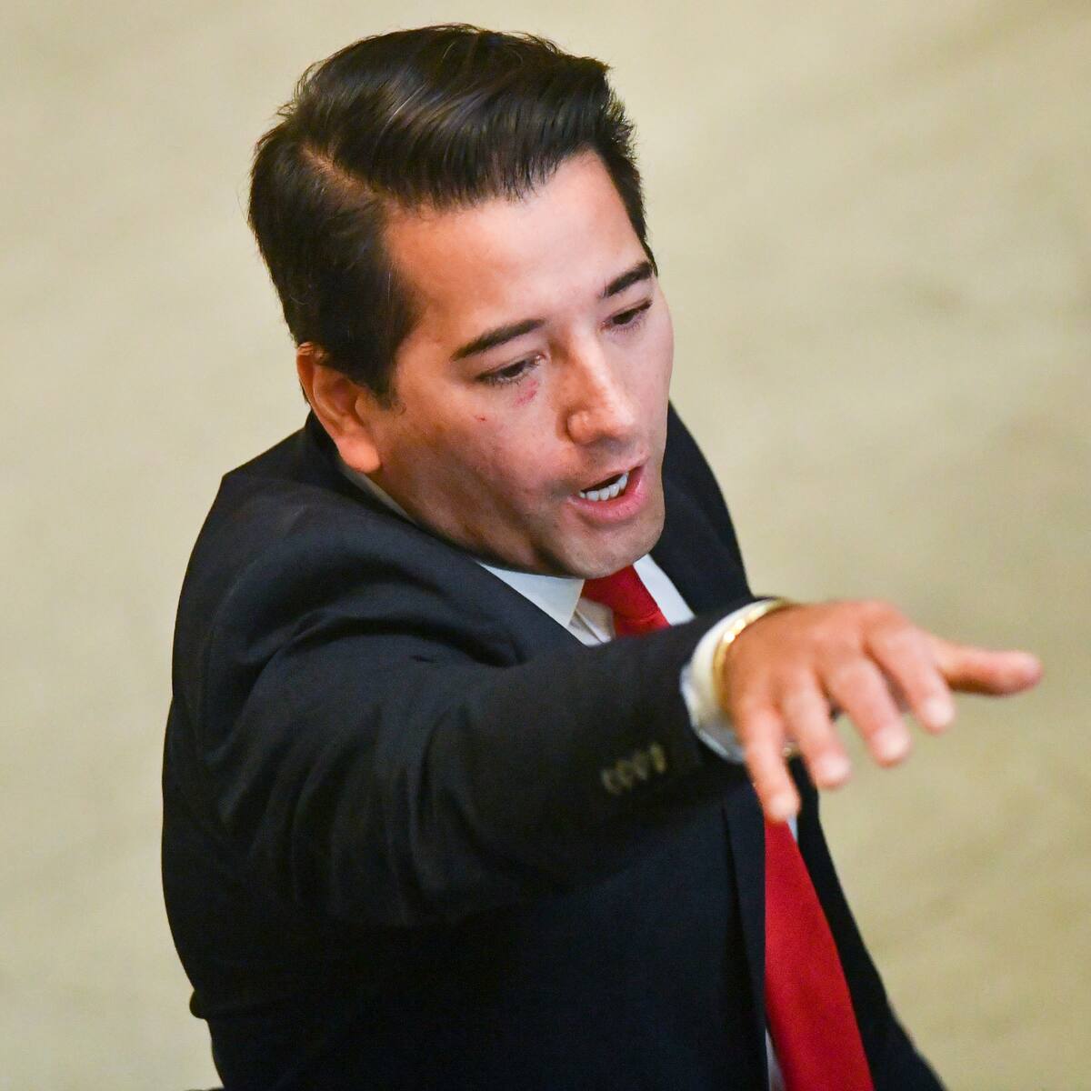 Carabineros detiene a dos sospechosos por agresión a diputado Javier Olivares en Olmué