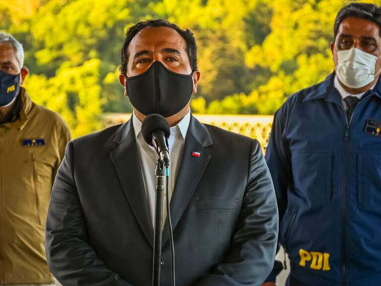 7 DE ENERO 2021 / TEMUCODirector General de la PDI Hector Espinosa y el Subsecretario del Interior, Juan Francisco Galli, llegan hasta La Araucanía por muerte de policía durante allanamiento de la comunidad Temucuicui y el asesinato de agricultor en zona rural de Victoria.
FOTO: MARCOS MALDONADO / AGENCIAUNO