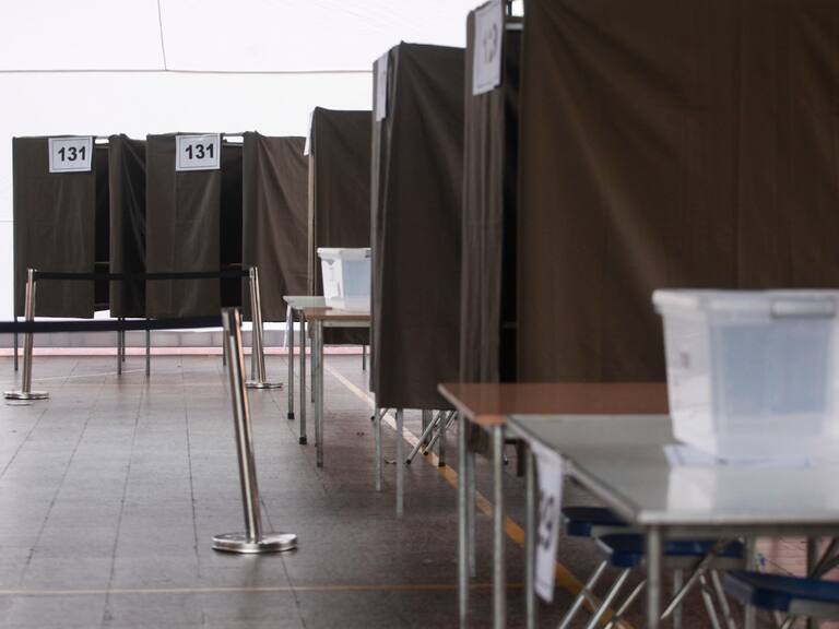 Cadem: mayoría de encuestados preferiría un candidato respaldado por la oposición antes que por el Presidente Boric en las elecciones municipales