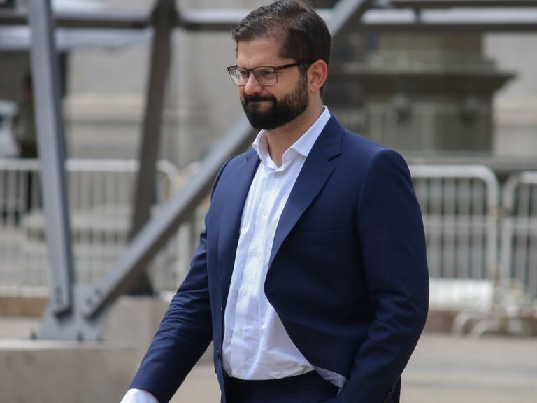 Encuesta Criteria: aprobación al Presidente Boric sufre leve descenso y desaprobación llega a 55%