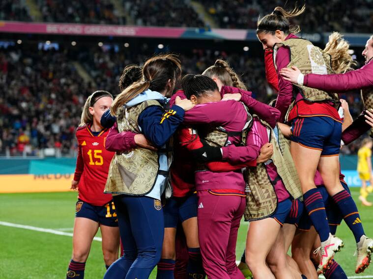 España festeja el triunfo cerca del final en el Mundial Femenino 2023