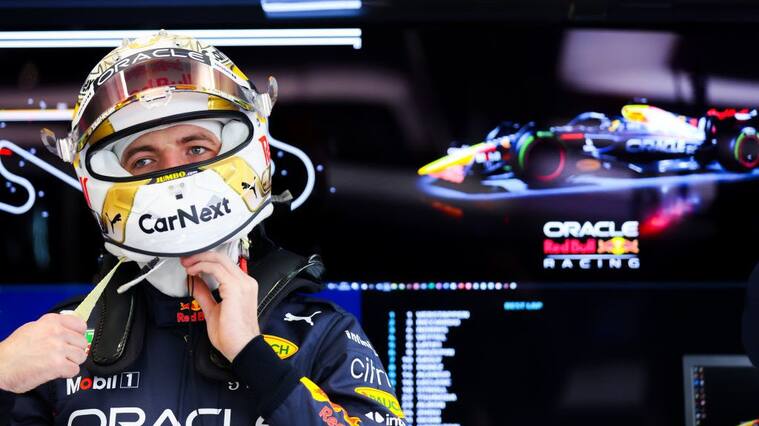 BARCELONA, SPAIN - FEBRUARY 25: Max Verstappen of the Netherlands and Oracle Red Bull Racing prepares to drive in the garage during Day Three of F1 Testing at Circuit de Barcelona-Catalunya on February 25, 2022 in Barcelona, Spain. (Photo by Mark Thompson/Getty Images)
