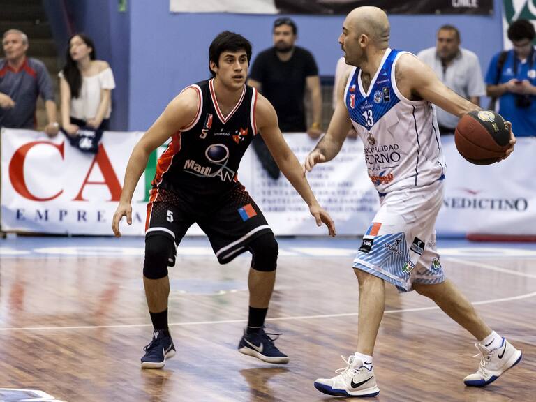 US Terrel Taylor (33) of Osorno Basketball in action during National Basketball League match between Osorno Básquetbol and CD Las Ánimas in Valdivia at the Estadio María Gallardo in Osorno, Chile on 11 November 2017.(Photo by Fernando Lavoz/NurPhoto via Getty Images)