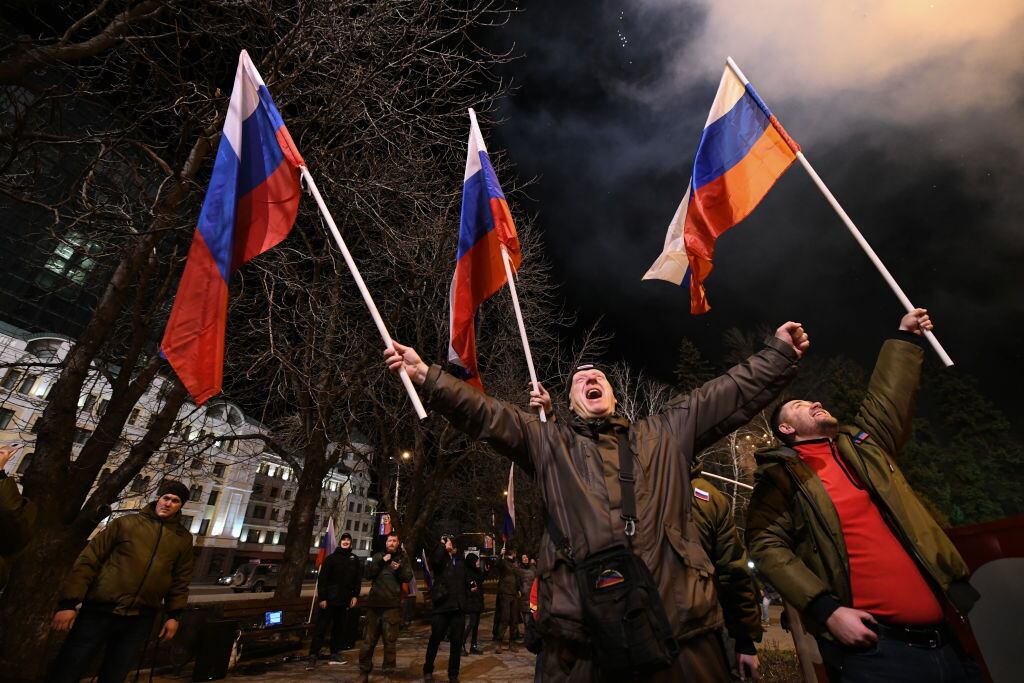 Habitantes de la República de Donetsk celebran el reconocimiento de Rusia