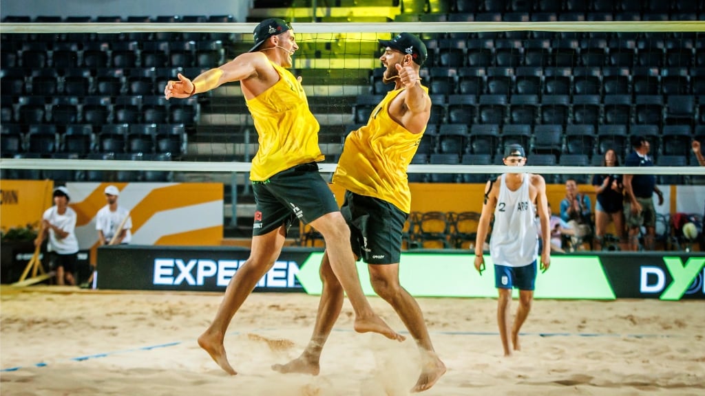 Los Primos Grimalt avanzan a la ronda de los 32 mejores en el Mundial de Voleibol Playa