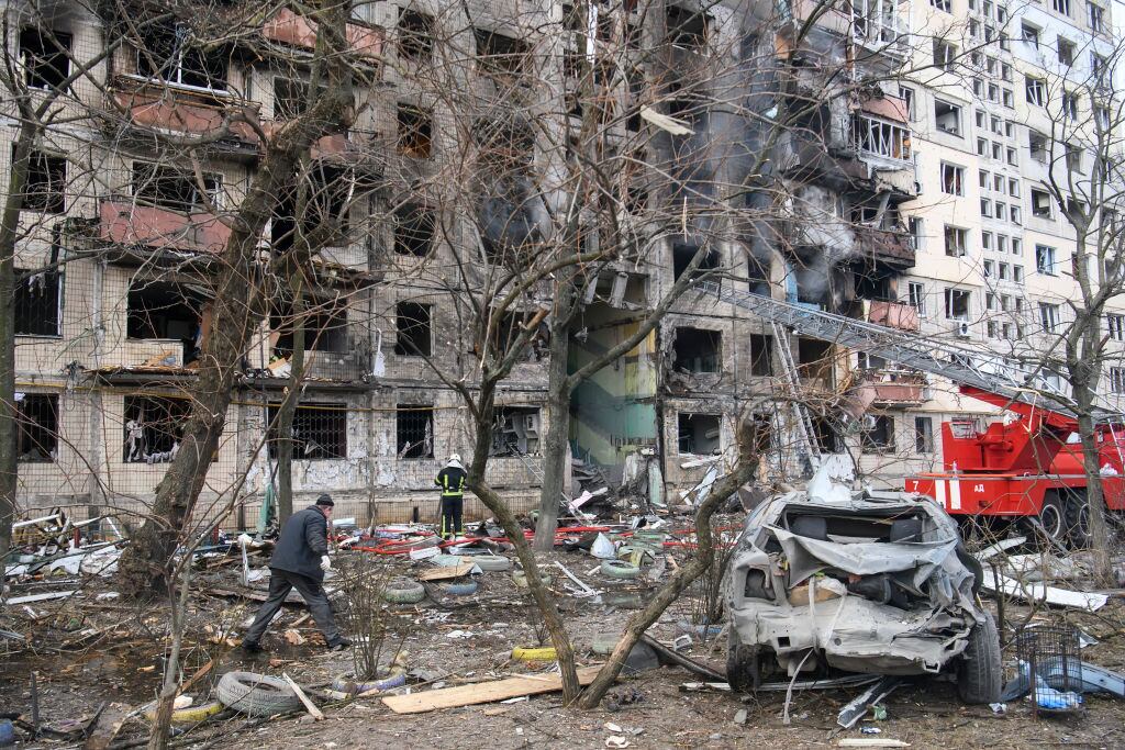 Los graves daños sobre un edificio de la capital ucraniana Kiev