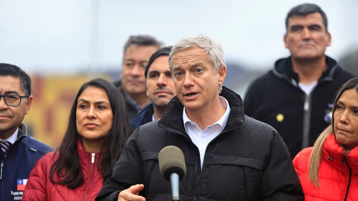 Presidente Kast monitorea en terreno la emergencia por sistema frontal y anuncia plan de ordenamiento nacional para asentamientos irregulares