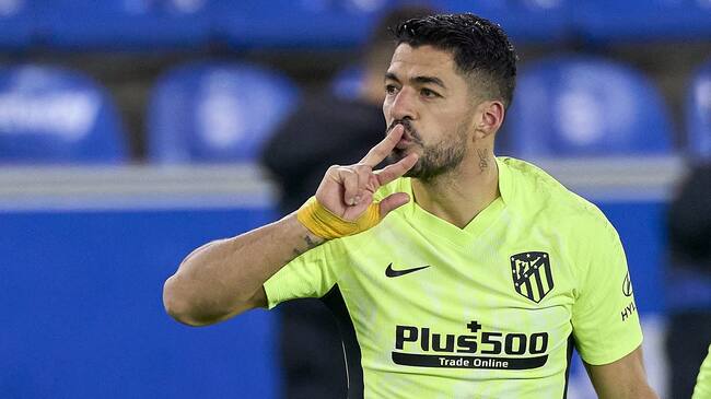VITORIA-GASTEIZ, SPAIN - JANUARY 03: Luis Suarez of Atletico de Madrid celebrates after scoring his team's second goal during the La Liga Santander match between Deportivo Alavés and Atletico de Madrid at Estadio de Mendizorroza on January 03, 2021 in Vitoria-Gasteiz, Spain. (Photo by Diego Souto/Quality Sport Images/Getty Images)