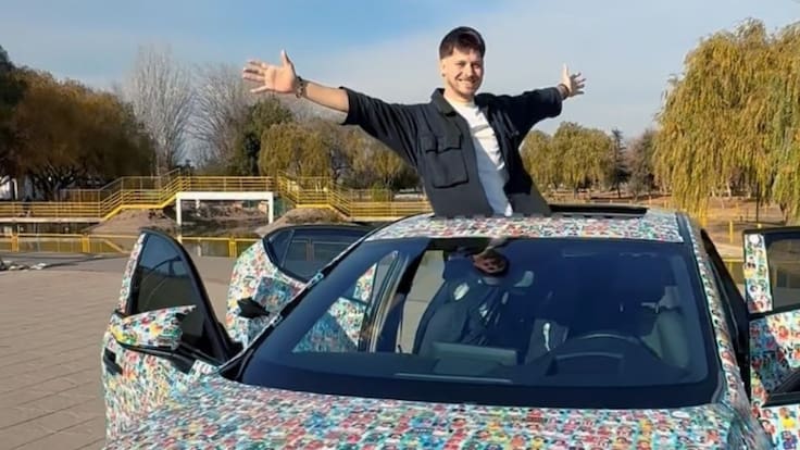 “Cuando chico nunca tuve posibilidad de tener un álbum; mi esposa me regaló el del Mundial 2026 y esa misma noche se me ocurrió llenar el auto”