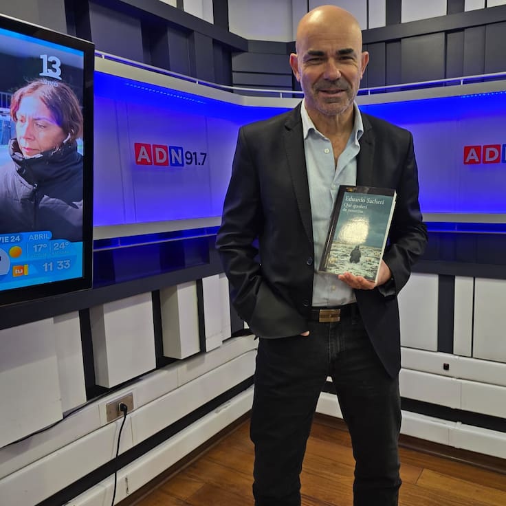 Escritor argentino Eduardo Sacheri revive Malvinas: “La guerra incomoda”