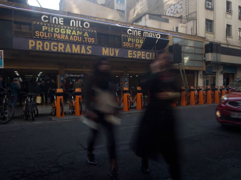 Incendio afectó a edificios del centro de Santiago