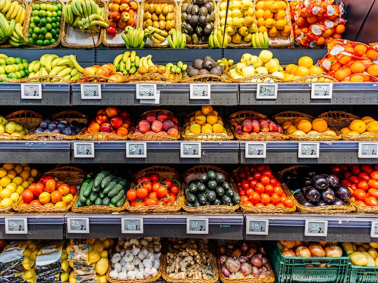 Soy farmacéutico: estos 3 alimentos limpian el colon y ayudan a perder peso después de las fiestas