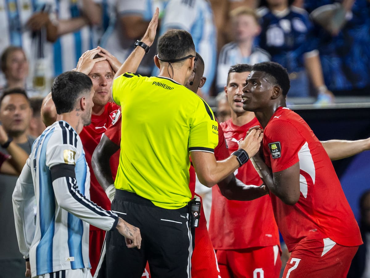 IFAB reconoce error arbitral en el duelo entre Argentina y Suiza en el Mundial 2026