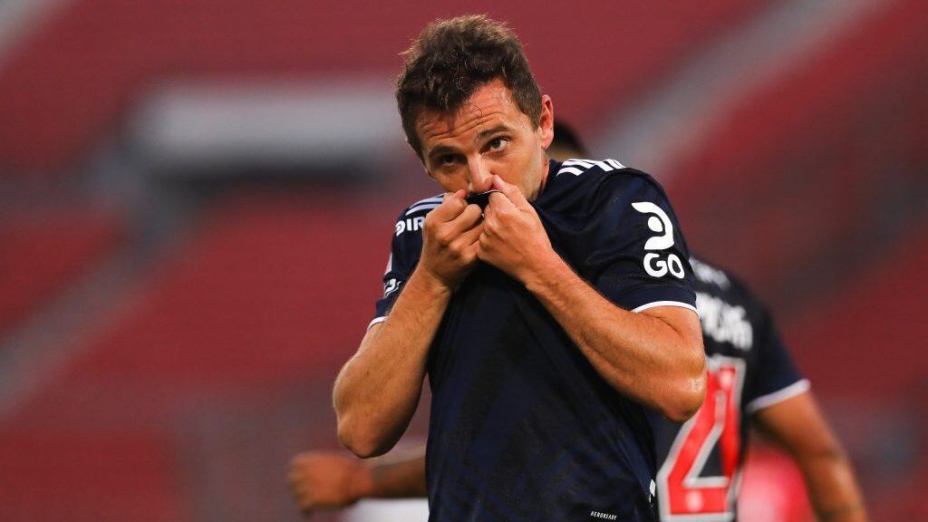 06 DE FEBRERO DE 2021/SANTIAGOEl jugador Walter Montillo (i) marca el uno a cero frente a Union Espaola, durante el partido valido por trigsima segunda fecha del Campeonato Nacional AFP PlanVital 2020, entre Universidad de Chile y Unin Espaola, disputado en el Estadio Nacional.
FOTO: SEBASTIçN ORIA/AGENCIAUNO