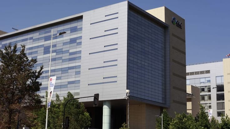 Médico demanda a Clínica Las Condes por millonaria deuda: acusa incumplimiento de sueldo base acordado