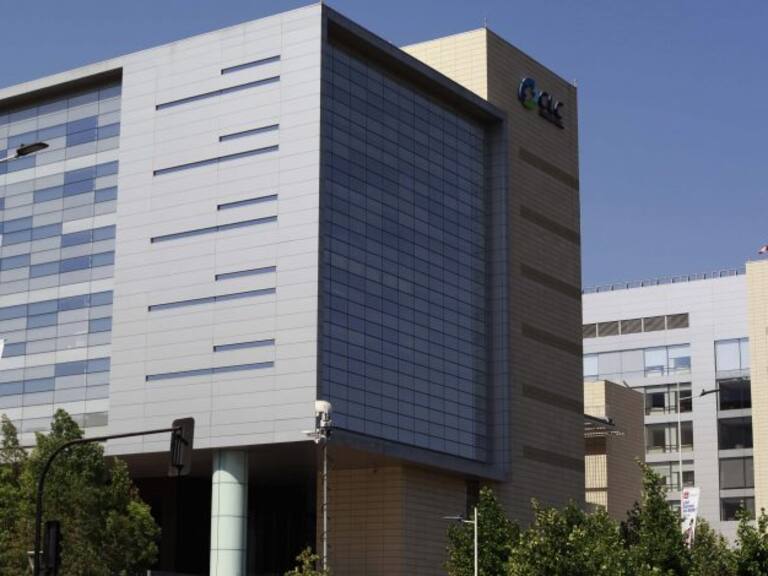 Seremi de Salud multó a Clínica Las Condes por tercera dosis