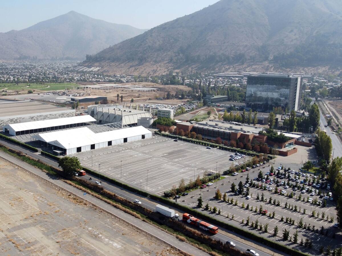 Espacio Riesco desmintió informaciones «equivocadas y falsas» en torno a contratos con FACh para la realización de la Fidae