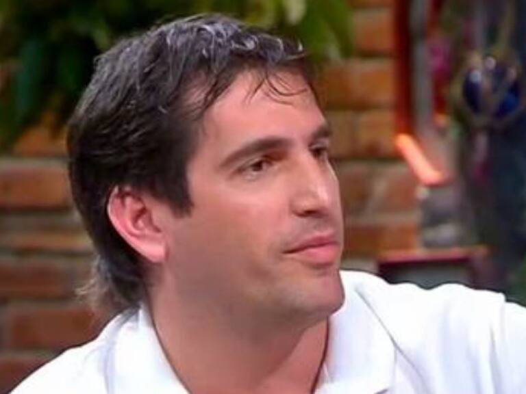 Exchico reality Félix Soumastre desinfecta hogares de ancianos de manera gratuita