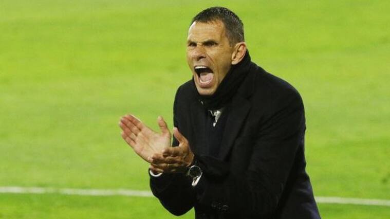 Gustavo Poyet hizo una "cestera" comparación para analizar su paso por Chile