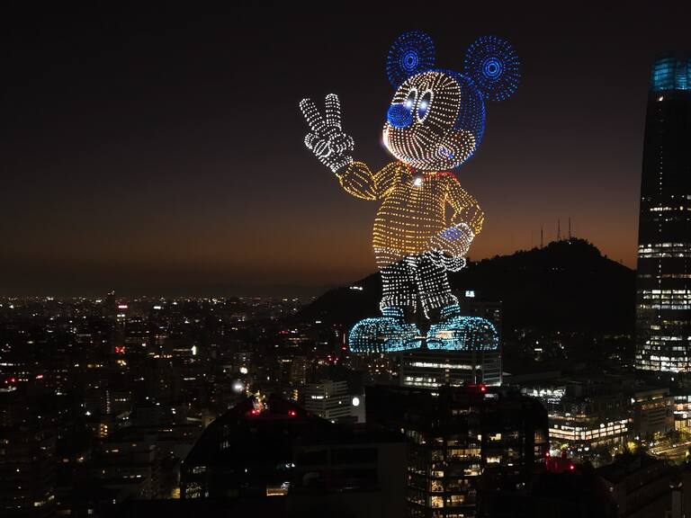 Innovadora acción virtual de Disney sorprende en las calles de Santiago