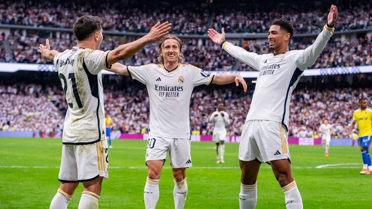 Real Madrid golea a Cádiz y aprovecha el traspié de Barcelona para coronarse campeón de La Liga de España