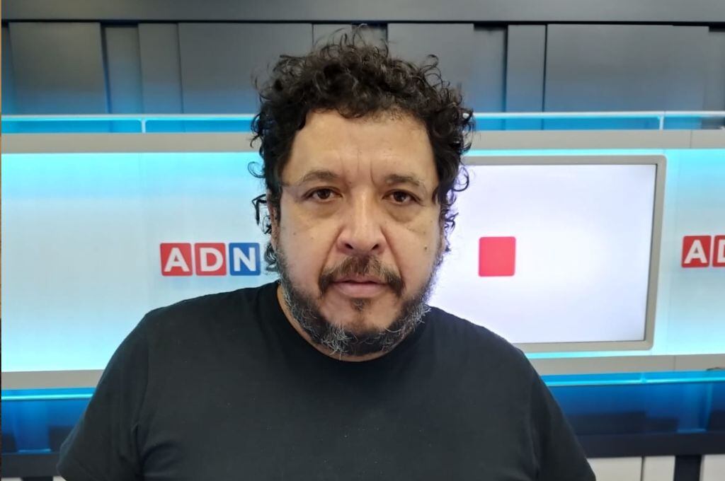 Norton Maza, autor del carro antidisturbios del MAC: "Empecé a focalizar como traducir la locura humana y violencia"
