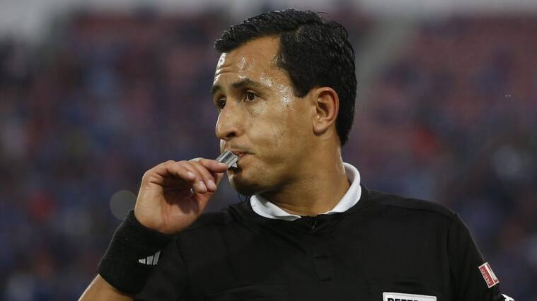 03 de OCTUBRE del 2015/ SANTIAGO Enrique Osses durante el partido valido por la octava fecha del Campeonato Nacional de apertura Scotiabank 2015/2016 de primera A entre Universidad de Chile vs Union Española, jugado en el EstadioNacional . FOTO:CARLOS QUEZADA/AGENCIAUNO