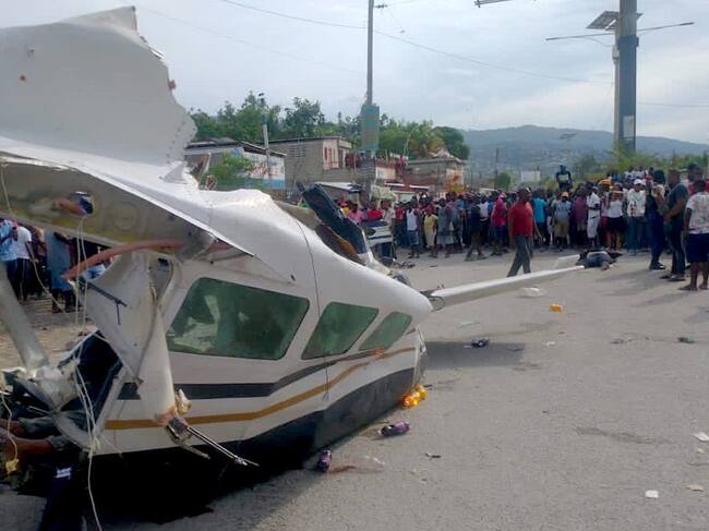 Parte de la avioneta que se accidentó en el municipio haitiano de Carrefour