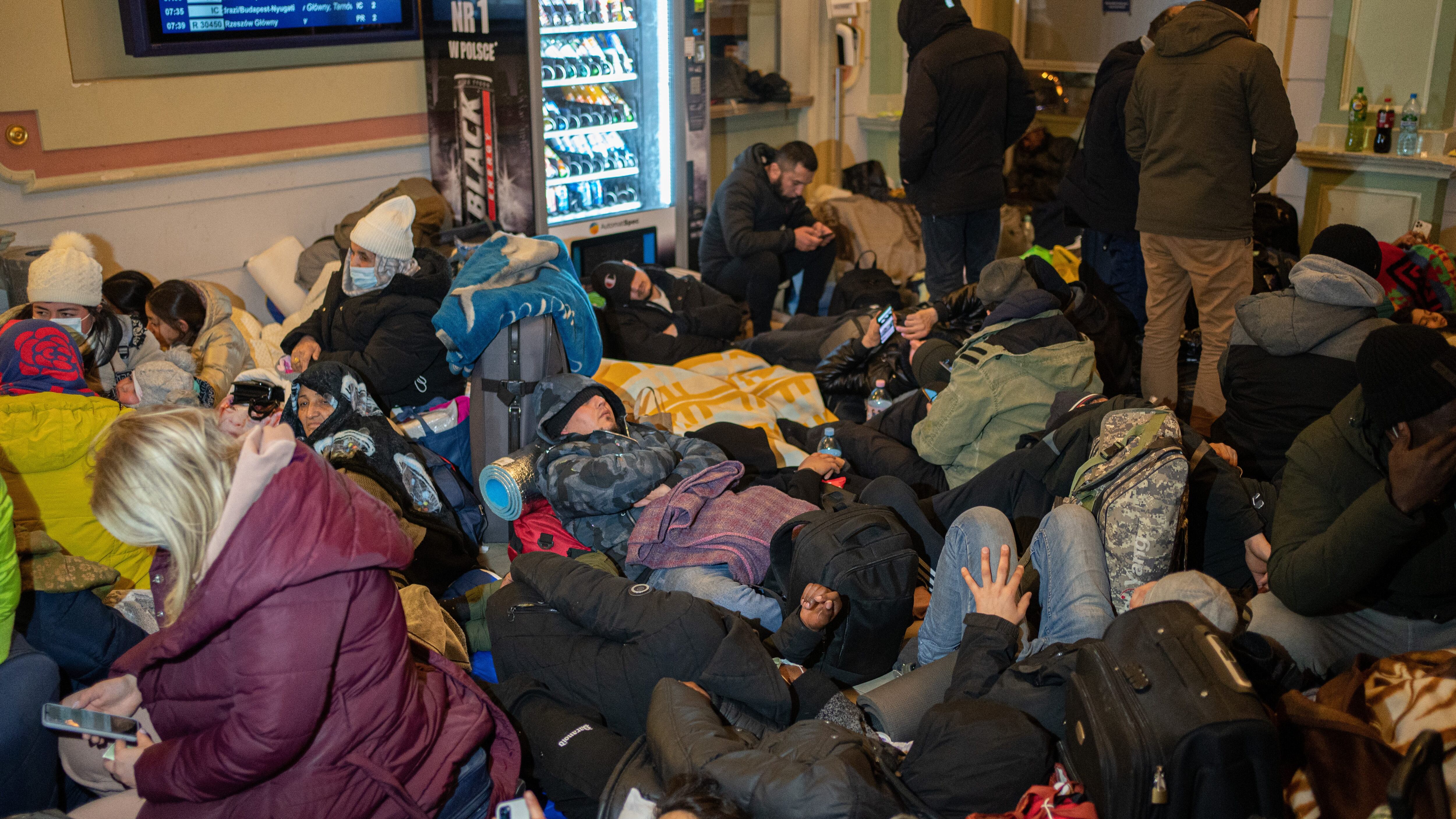 PRZEMYSL, POLAND, - MARCH 01: Groups of people with their belongings sleeping on chairs and on the floor of Przemysl station, six days after the start of Russia's attacks on Ukraine, March 1, 2022, in Przemysl, Poland. Przemysl station has become a safe haven for thousands of people fleeing the war that Russia launched against Ukraine on February 24. This city, located in southeastern Poland, borders Ukraine and is being used by refugees to escape the war in their country. (Photo By Pau Venteo/Europa Press via Getty Images)