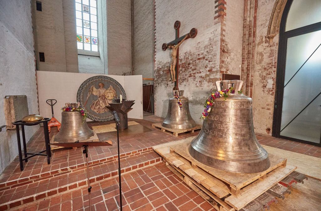 El interior de una iglesia católica en la ciudad de Lübeck en Alemania