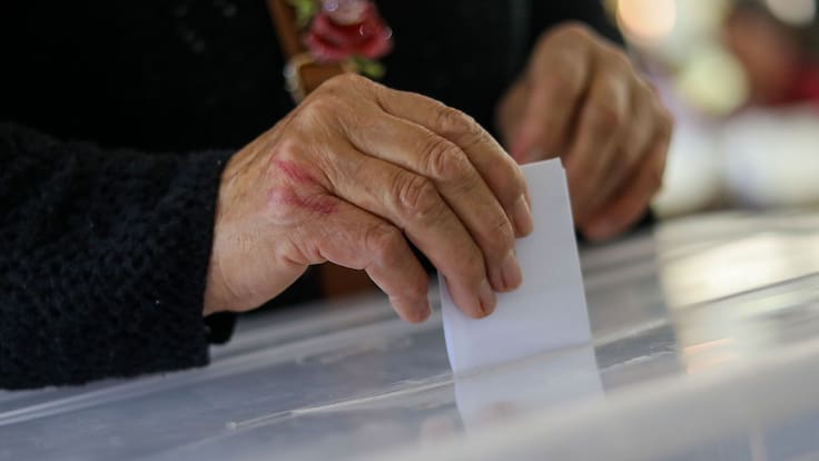 “Pensé que era más vivo”: figura de la farándula chilena se llena de críticas por publicar video con su voto