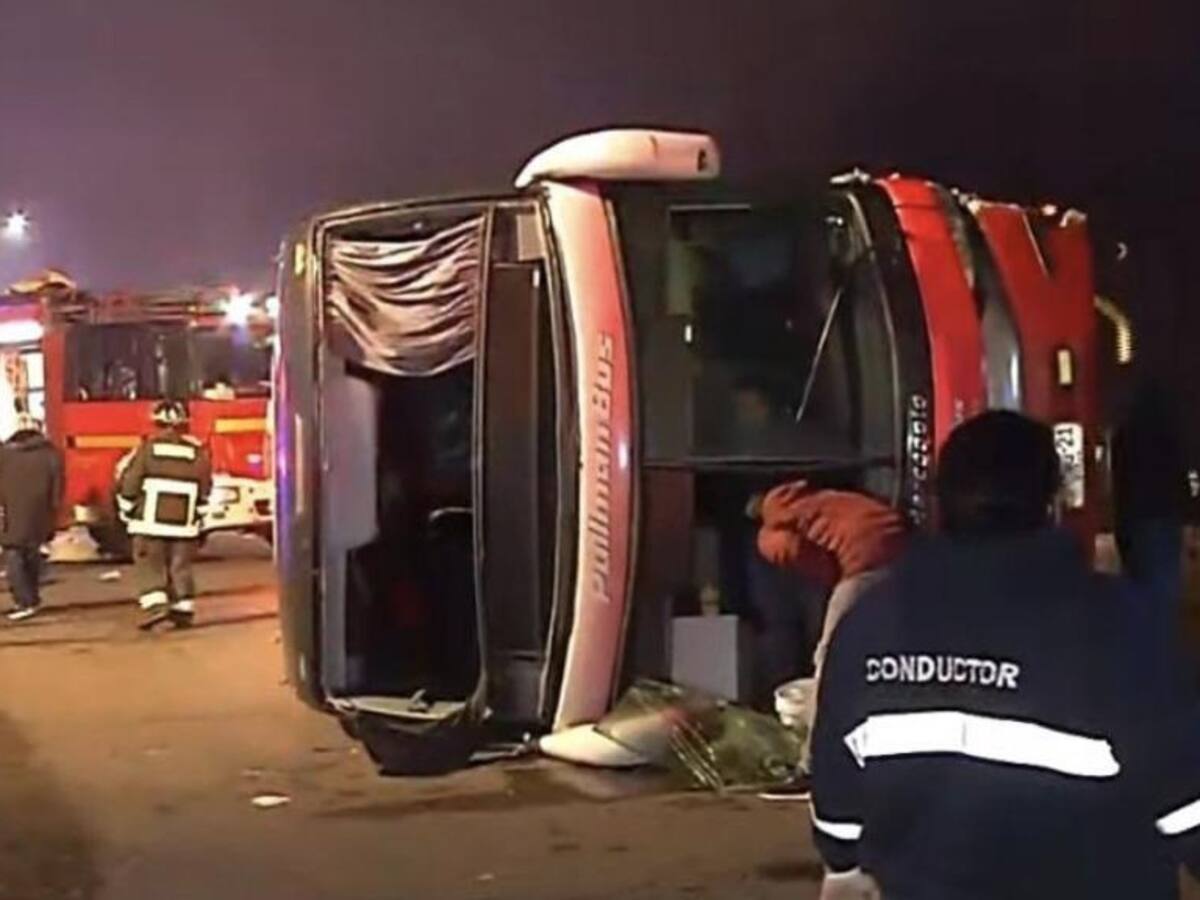 Bus volcado en Ruta 5 deja un fallecido y 14 lesionados, dos de ellos en riesgo vital