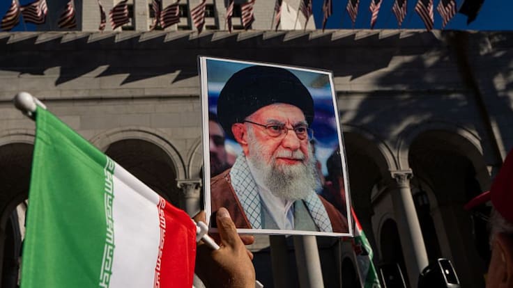 Televisión estatal de Irán confirma la muerte del líder supremo Alí Jamenei