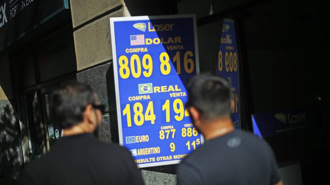 Al alza: dólar volvió a subir con máximos no vistos desde junio de 2020