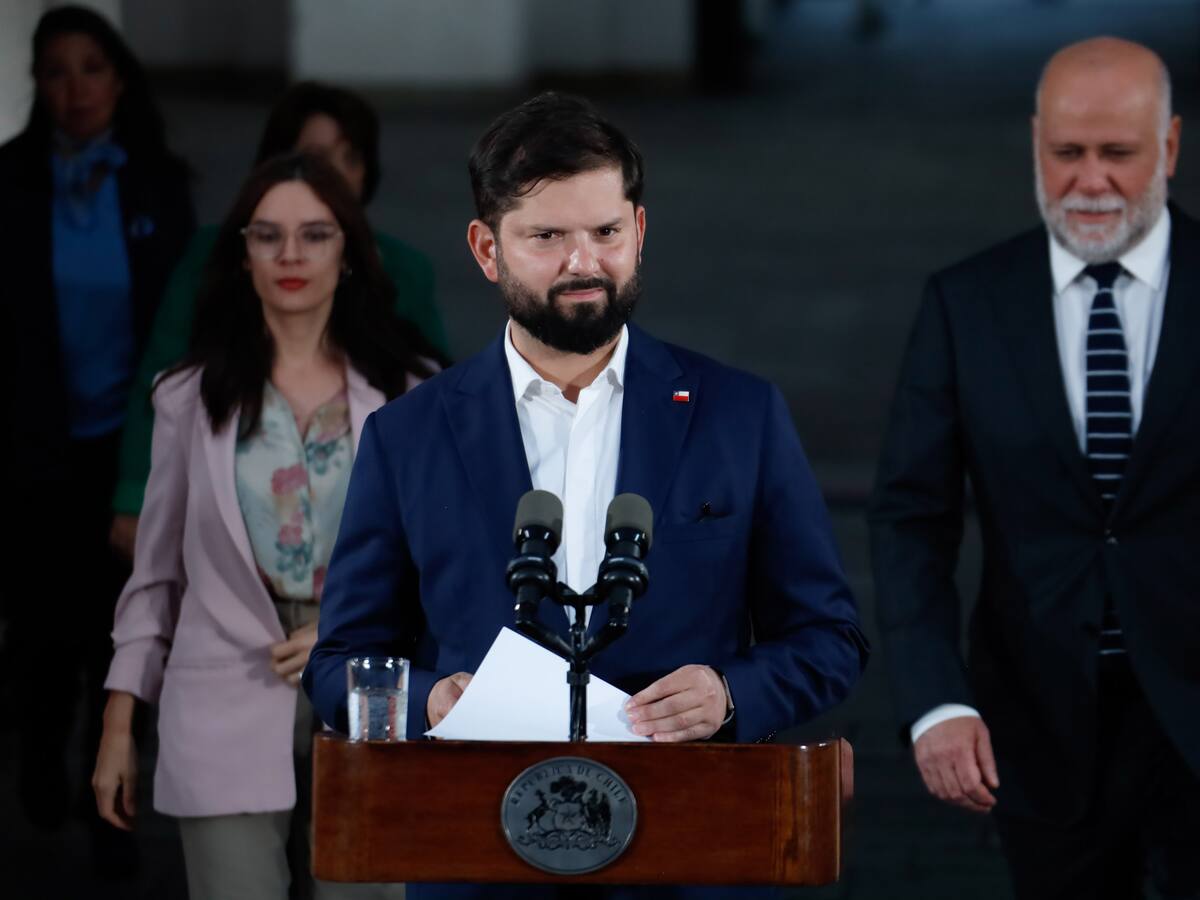 Presidente Boric tras triunfo de Kast en elección presidencial: “La bandera chilena nos arropa a todos”
