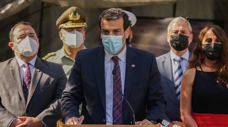 25 de enero de 2022/SANTIAGOEl ministro del Interior, Rodrigo Delgado, lideró reunión con Carabineros, PDI, DGMN, Ejército, Directemar y Aduanas. El encuentro busca coordinar el trabajo de las instituciones para la implementación de la nueva Ley de Control de Armas. La reunión se realizó en le instituto de investigación y control de armas
FOTO: FRANCISCO CASTILLO /AGENCIAUNO