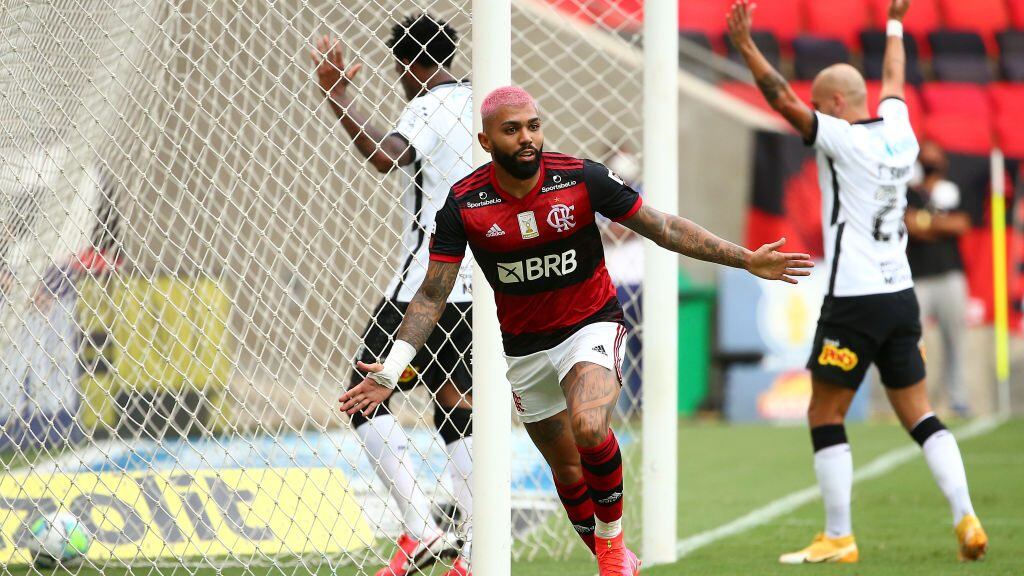RIO DE JANEIRO, BRAZIL - FEBRUARY 14: Gabriel Barbosa of Flamengo celebrates after scoring a goal during a match between Flamengo and Corinthians as part of 2020 Brasileirao Series A at Maracana Stadium on February 14, 2021 in Rio de Janeiro, Brazil. (Photo by Buda Mendes/Getty Images)