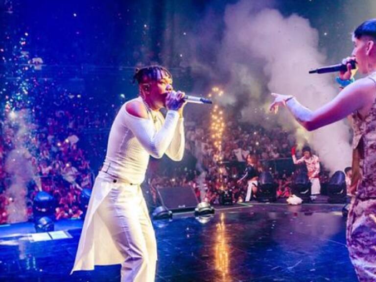 Hasta con jacuzzi: Pailita y Polimá se lucieron con show lleno de estrellas