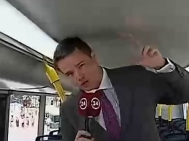 El incómodo reporte de Davor Gjuranovic arriba del nuevo bus de dos pisos