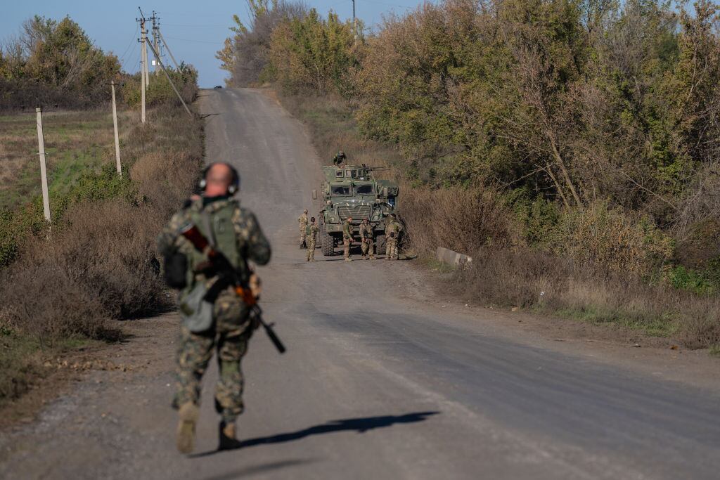 Fuerzas de Ucrania se desplazan por el óblast de Járkov