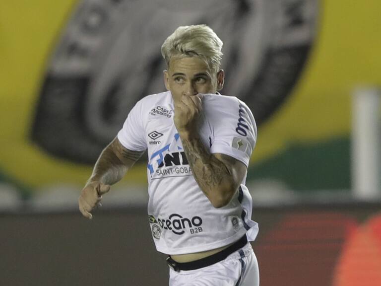 Brazil's Santos Venezuelan Yeferson Soteldo celebrates after scoring against Argentina's Boca Juniors during their Copa Libertadores semifinal football match at the Vila Belmiro stadium in Santos, Brazil, on January 13, 2021. (Photo by Andre Penner / POOL / AFP) (Photo by ANDRE PENNER/POOL/AFP via Getty Images)