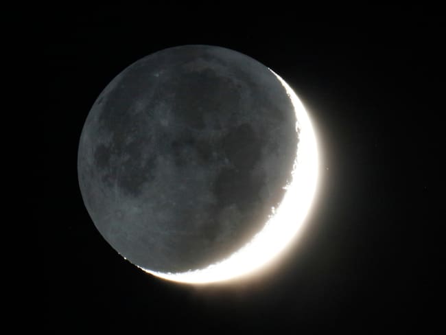 El “resplandor de Da Vinci”: cuándo es el sorprendente efecto óptico que protagoniza la luna en mayo